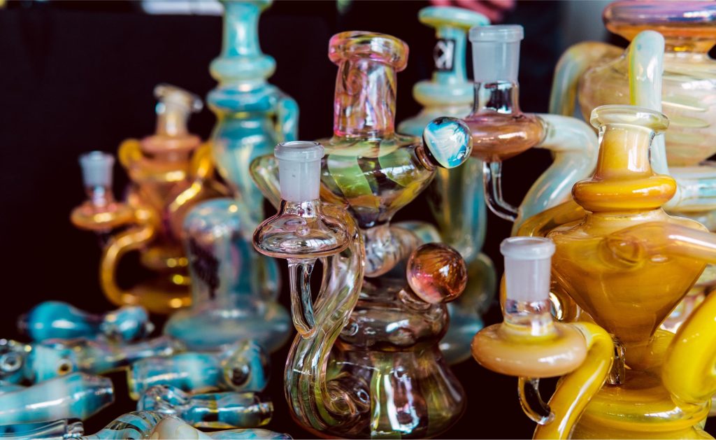 Glass vs Acrylic Bongs Which One Should You Choose